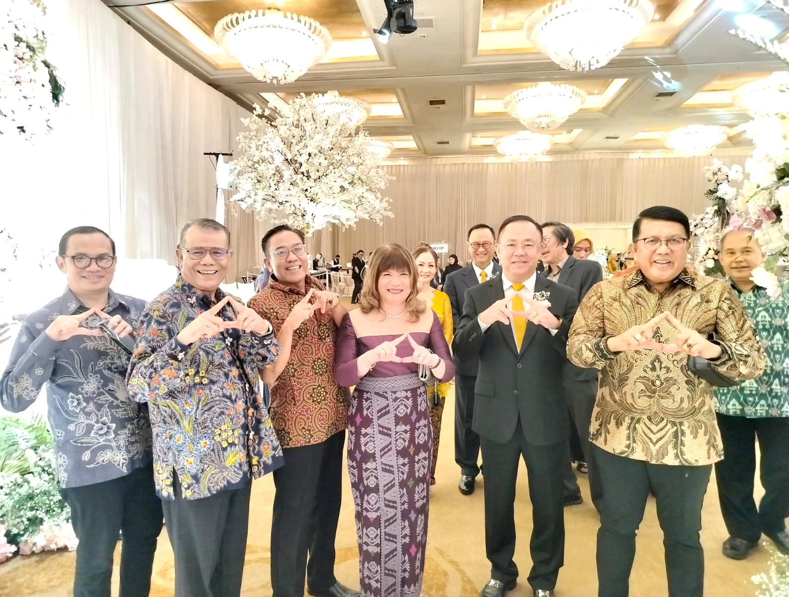 Menghadiri Acara Resepsi Pernikahan Putra Putri Ibu Ning Wahyu, Ketua DPP APINDO Provinsi Jawa Barat.